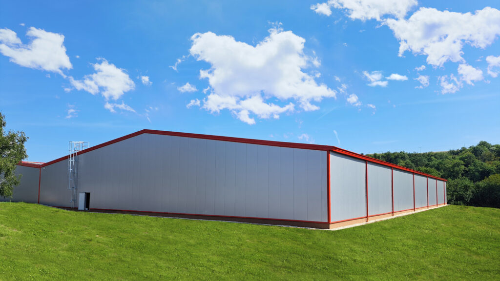 Generální dodávka novostavby výrobní haly za 6 měsíců. Takto bychom mohli ve stručnosti nazvat projekt, který jsme v roce 2025 realizovali.