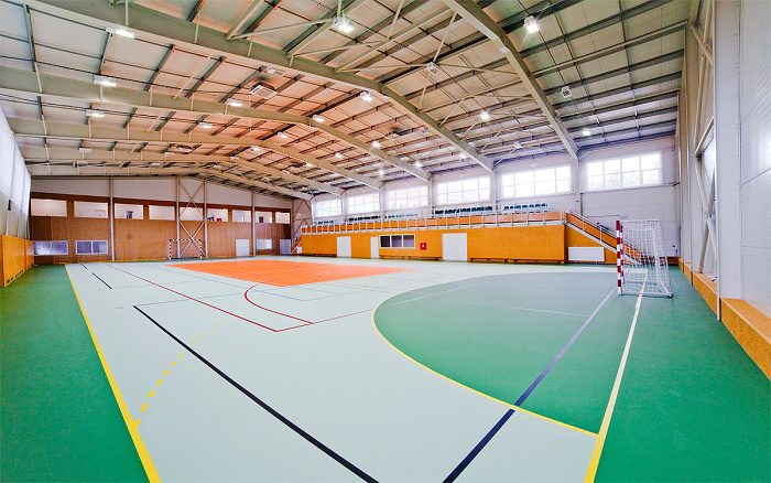 Realizovali jsme sportovní halu se spojovacím koridorem s napojením ke stávající škole pro Město Krupina na Slovensku.
