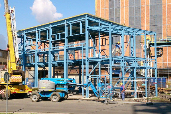 Výstavba ocelová konstrukce haly užívaná investorem Dalkia Česká republika, a.s. k technologickým účelům proběhla v Ostravě Třebovicích.